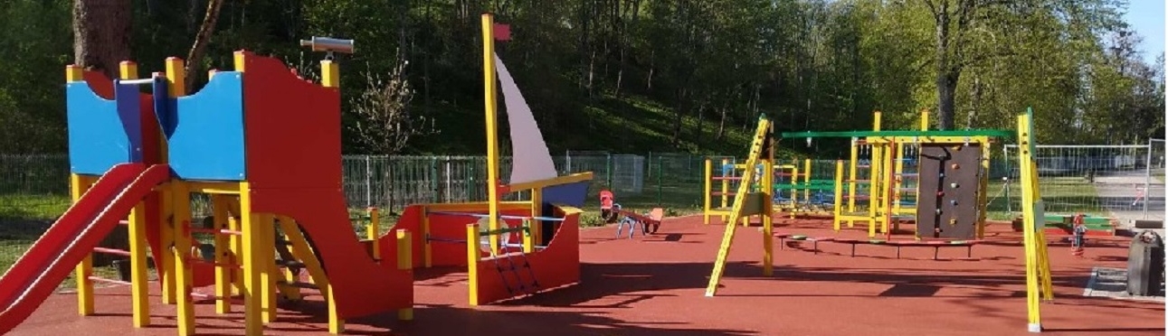 Atsitrenkimą švelninančios žaidimo aikštelių dangos