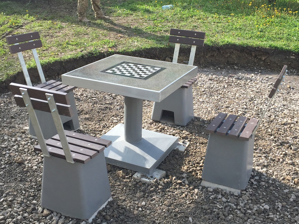 Betoninis kortų žaidimų stalas (2)