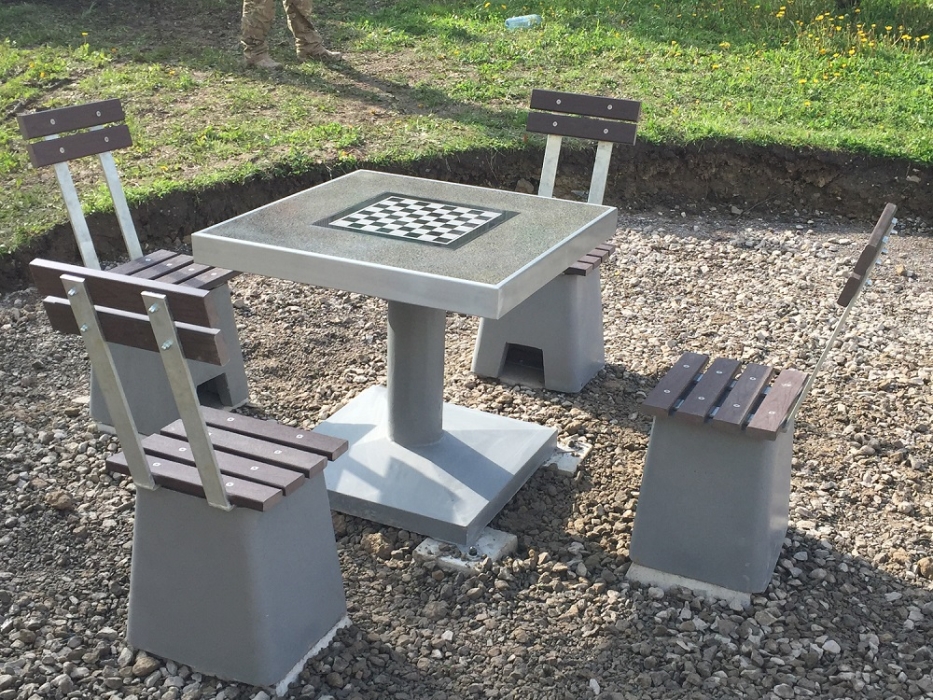 Betoninis kortų žaidimų stalas (2)
